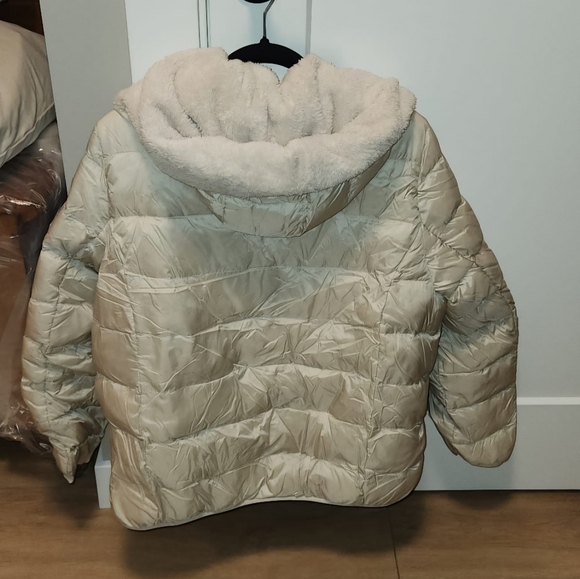 NEW TNA The Little Fuzzy Puff Jacket in Matte Pearl - Picture 12 of 13